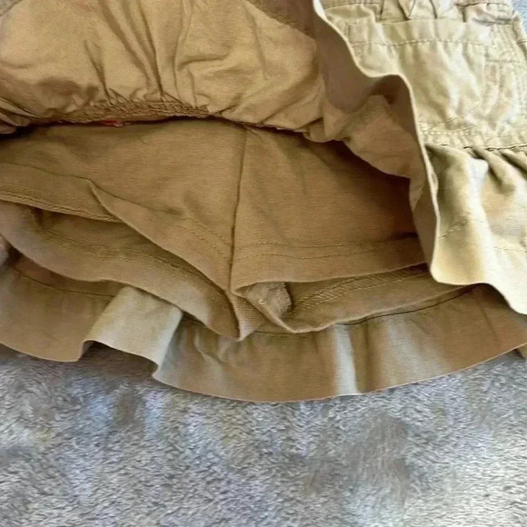Steve & Barry's - Kids Tan Cotton Skort  with ruffled hem. Size 12 months - Picture 2 of 4